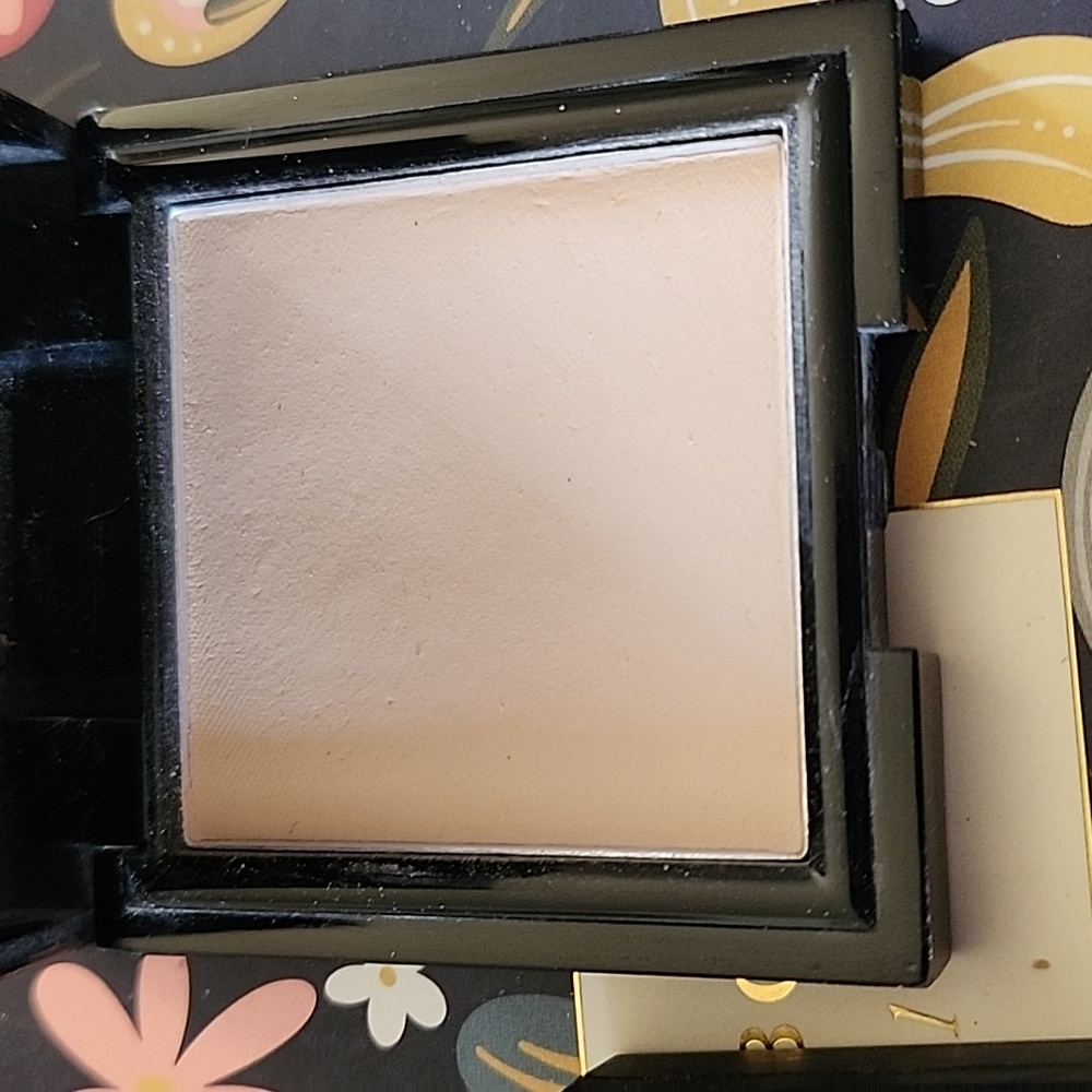 Bundle Of Makeup - Picture 3 of 9